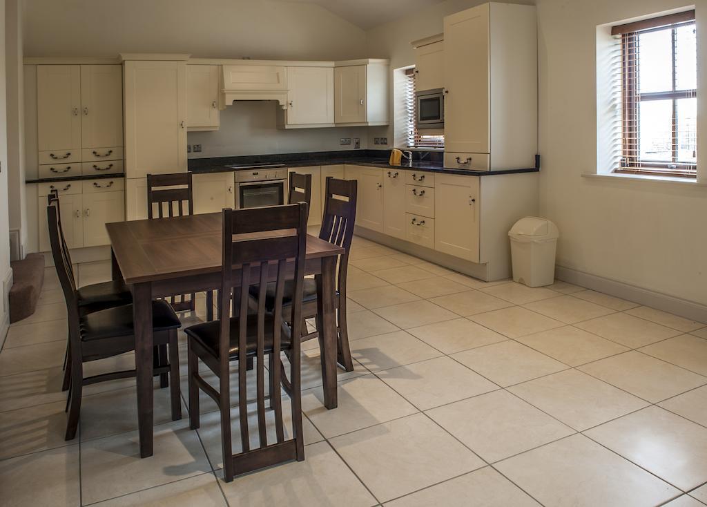 New Forest Estate Lodges Tyrrellspass Δωμάτιο φωτογραφία