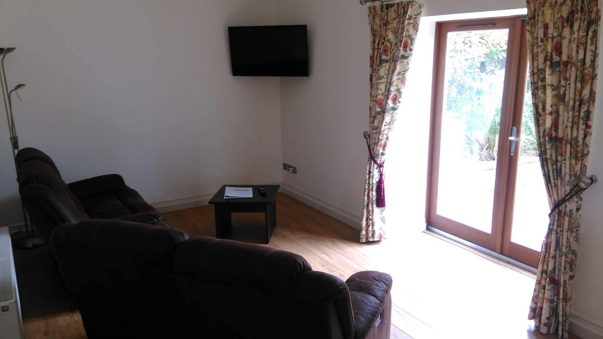 New Forest Estate Lodges Tyrrellspass Εξωτερικό φωτογραφία