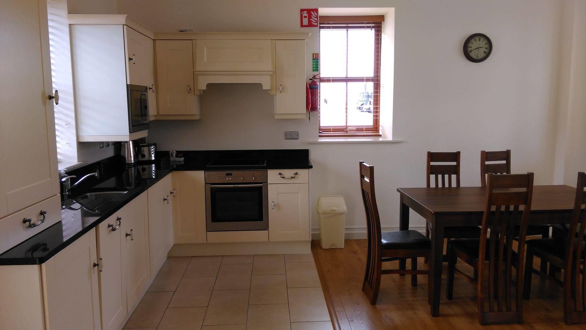 New Forest Estate Lodges Tyrrellspass Εξωτερικό φωτογραφία