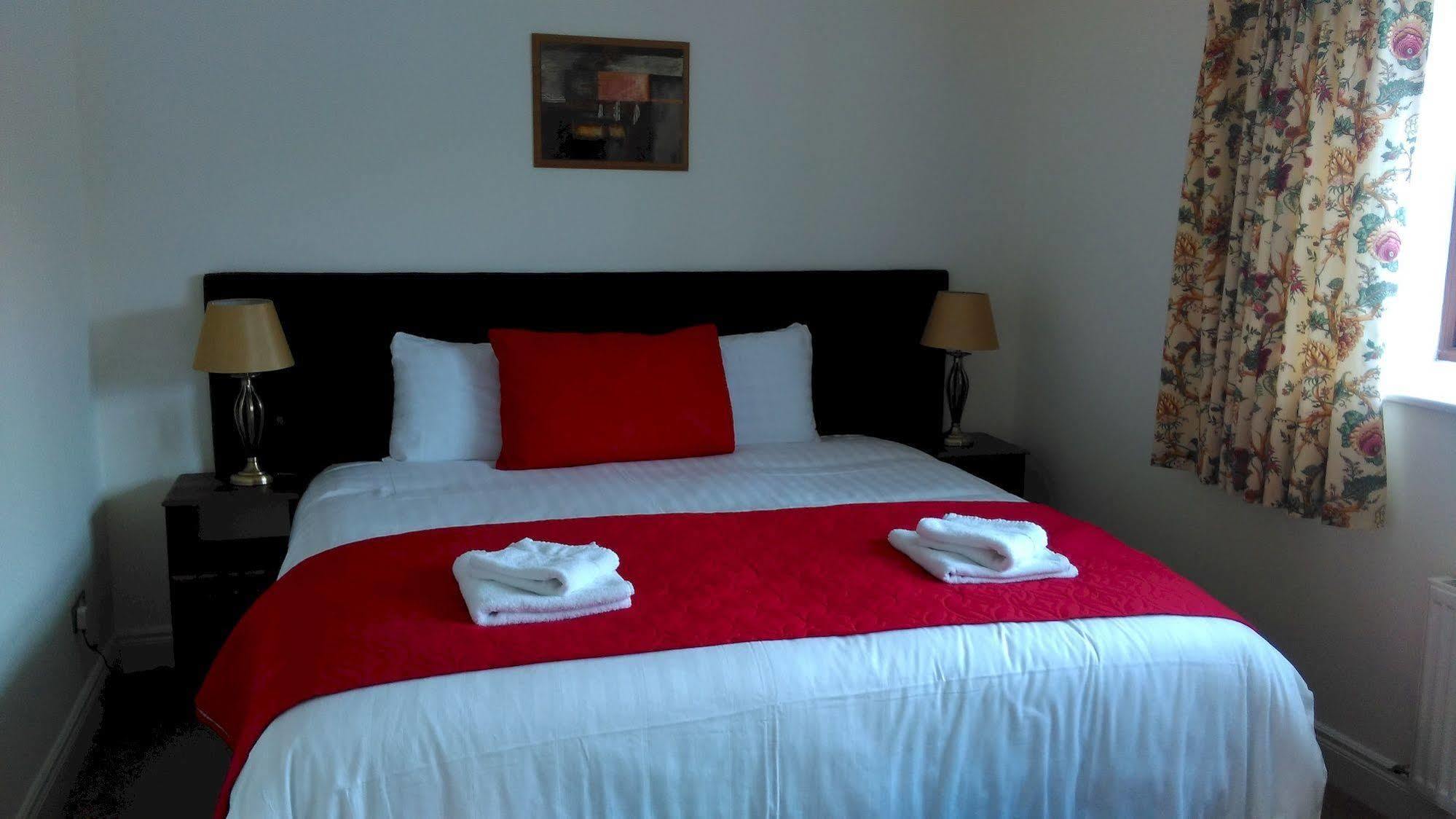 New Forest Estate Lodges Tyrrellspass Εξωτερικό φωτογραφία