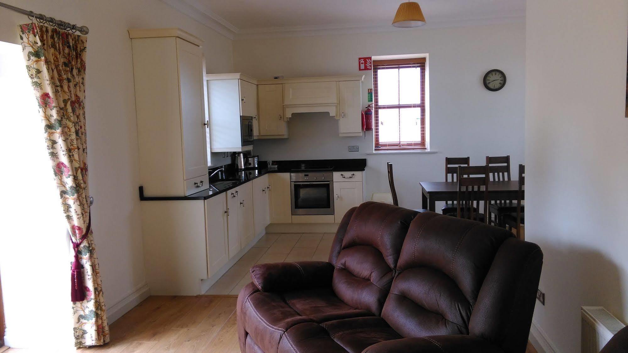 New Forest Estate Lodges Tyrrellspass Εξωτερικό φωτογραφία